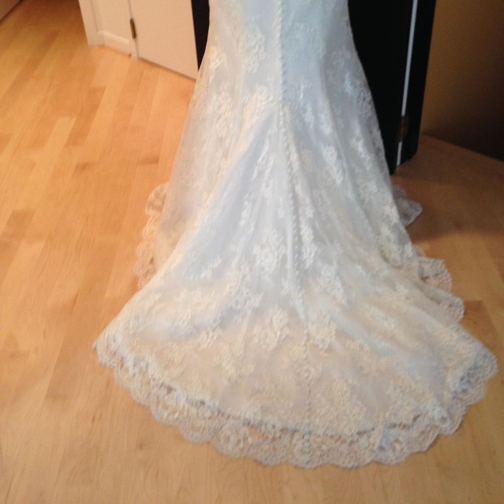 Monique Lhuillier Bliss Wedding Dress, Size 10 - Picture 3 of 9